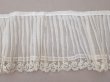 画像11: 1900年頃 アンティーク 幅広 ドレスの裾  レース付き プリーツ 3m 幅19.5cm コットンオーガンジー ドレスパーツ (11)
