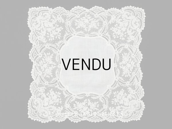 画像1: 【セール対象外】【クーポン対象外】アンティーク アランソンレース 結婚式のハンカチ【ポワン・ダランソン】 (1)
