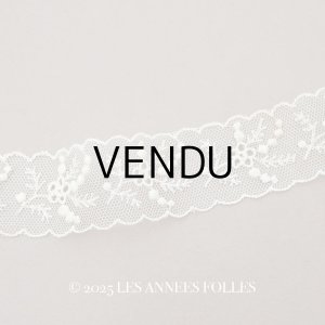 画像: アンティーク 小さなポンポン付 レース  幅3.5cm