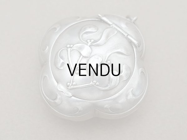 画像4: アンティーク シルバー製 ヤドリギのパウダーケース  (4)