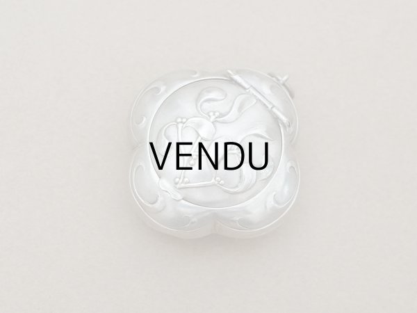 画像2: アンティーク シルバー製 ヤドリギのパウダーケース  (2)