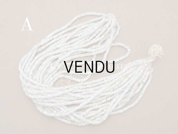 画像2: アンティーク ガラス製 サティネビーズ グレイッシュホワイト 1cm=4〜5粒 42〜52g (2)