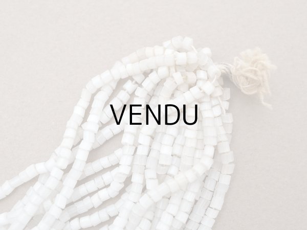 画像7: アンティーク ガラス製 サティネビーズ グレイッシュホワイト 1cm=4〜5粒 42〜52g (7)