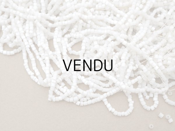 画像2: アンティーク ガラス製 サティネビーズ グレイッシュホワイト 2mm 55g (2)