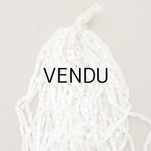 画像: アンティーク ガラス製 サティネビーズ オフホワイト 1cm=4粒