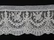 画像2: 19世紀末 アンティーク ポワンドガーズのボーダー ニードルレース  3.8m 8cm幅 花とリーフのガーランド 【ポワン・ド・ガーズ】  (2)
