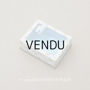 画像: アンティーク とても小さなエパングルケース ガラスの蓋の紙箱 - GRANDES MAGASINS DU PRINTEMPS -