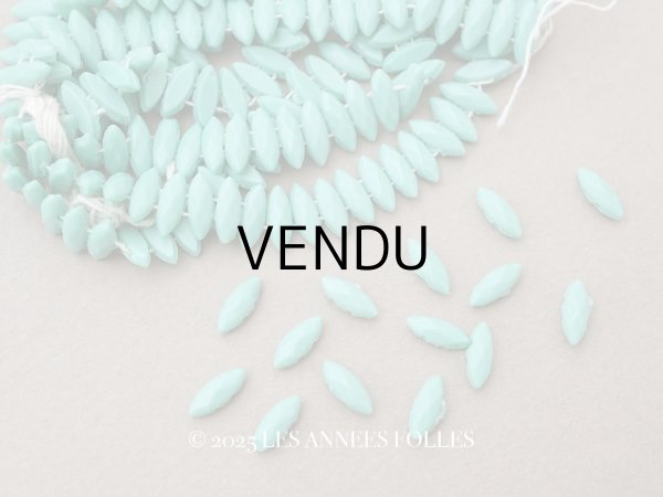 画像1: アンティーク ガラスビーズ  マーキス型 ファセットカット 9×4mm 約210ピースのセット エメラルドグリーン (1)