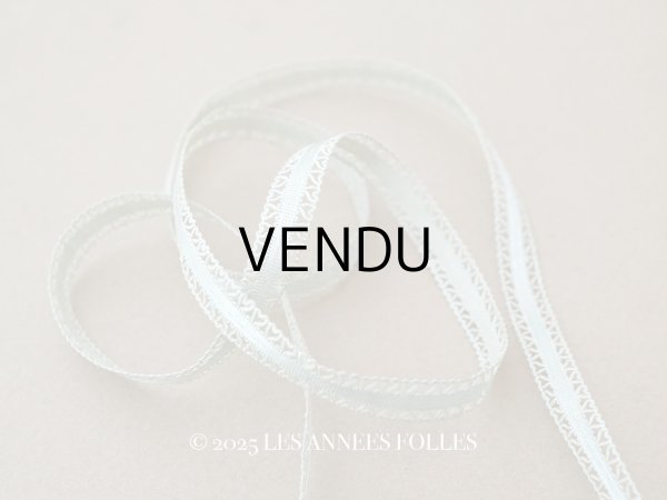 画像1: アンティーク シルク製 サテンリボン 透かし柄 76cm パウダーブルーグリーン (1)