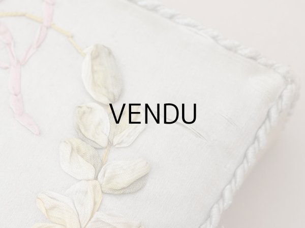 画像14: アンティーク リボン刺繍 パウダーブルーのシルクボックス  (14)