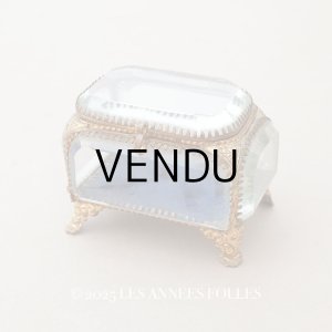 画像: アンティーク ジュエリーボックス スモーキーブルーのシルククッション