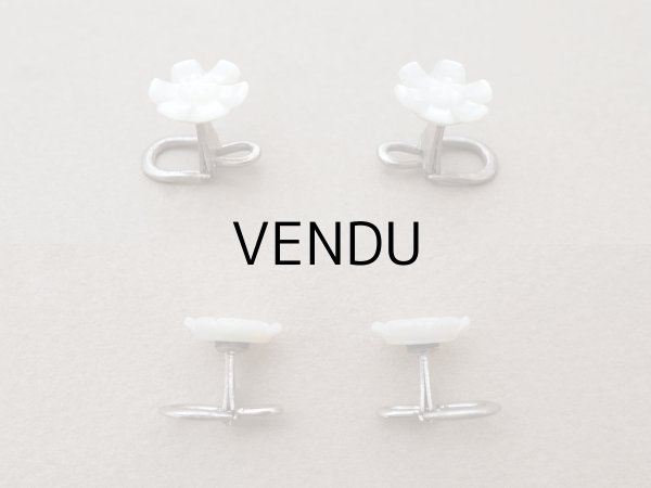 画像2: アンティーク 花型 襟用ボタン マザーオブパール (2)