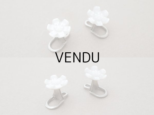 画像4: アンティーク 花型 襟用ボタン マザーオブパール (4)