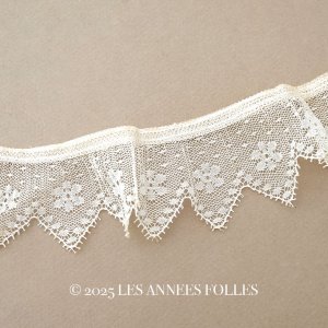 画像: アンティーク プリーツレース 花模様 オフホワイト 75cm