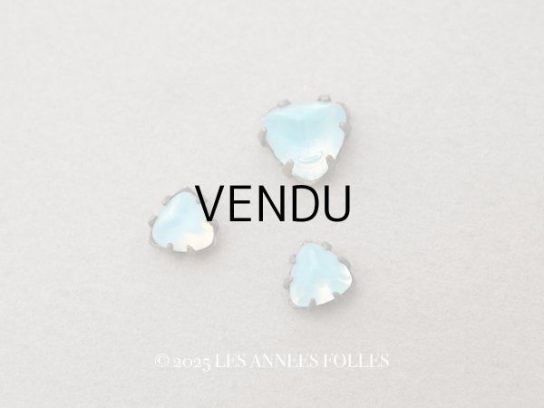 画像1: 19世紀末 アンティーク グラスストーン 乳白色＆ブルー 3ピースのセット ラインストーン (1)