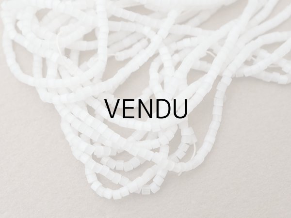 画像3: アンティーク ガラス製 サティネビーズ オフホワイト 11g 1cm=7.5粒 (3)