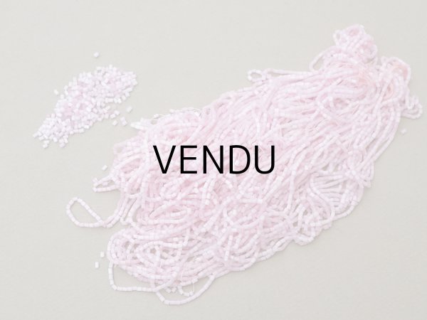 画像3: アンティーク ガラス製 サティネビーズ ベビーピンク 78g 1cm=4.5粒 (3)