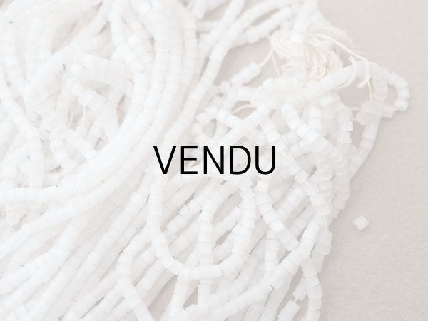 画像3: アンティーク ガラス製 サティネビーズ オフホワイト 62g 1cm=8粒 (3)