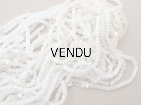 画像3: アンティーク ガラス製 サティネビーズ オフホワイト 21g 1cm=9粒 (3)