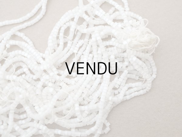 画像2: アンティーク ガラス製 サティネビーズ オフホワイト 18g 1cm=8.5粒 (2)