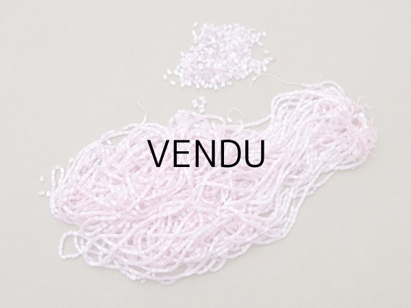 画像2: アンティーク ガラス製 サティネビーズ ライラックピンク 41g 1cm=4粒 (2)