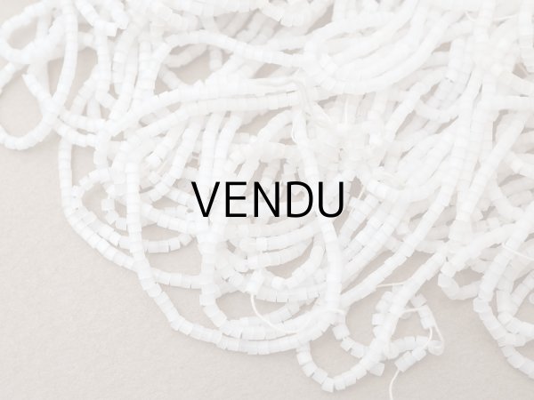 画像2: アンティーク ガラス製 サティネビーズ オフホワイト 62g 1cm=8粒 (2)