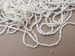 画像2: アンティーク ガラス製 サティネビーズ オフホワイト 21g 1cm=9粒 (2)