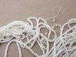 画像3: アンティーク ガラス製 サティネビーズ ホワイト 17g 1cm=8粒 (3)