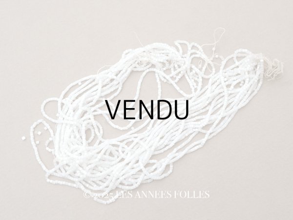 画像1: アンティーク ガラス製 サティネビーズ ホワイト 17g 1cm=8粒 (1)