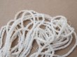 画像2: アンティーク ガラス製 サティネビーズ オフホワイト 11g 1cm=7.5粒 (2)