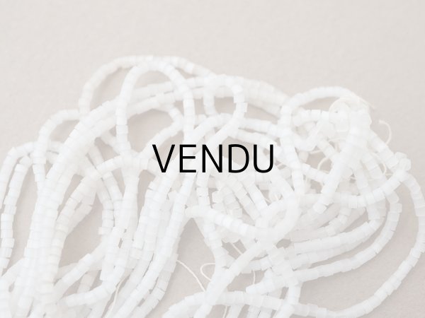 画像2: アンティーク ガラス製 サティネビーズ オフホワイト 11g 1cm=7.5粒 (2)