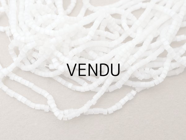 画像2: アンティーク ガラス製 サティネビーズ ホワイト 17g 1cm=8粒 (2)