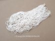 画像1: アンティーク ガラス製 サティネビーズ オフホワイト 62g 1cm=8粒 (1)