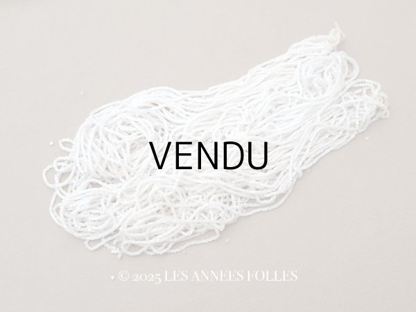 画像1: アンティーク ガラス製 サティネビーズ オフホワイト 62g 1cm=8粒 (1)