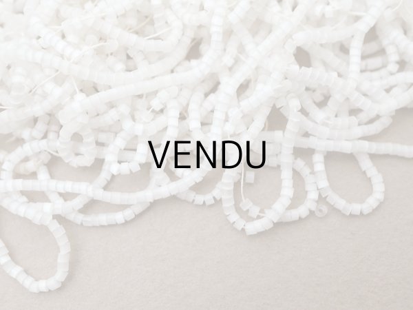 画像3: アンティーク ガラス製 サティネビーズ オフホワイト 18g 1cm=8.5粒 (3)