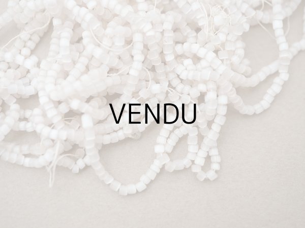 画像2: アンティーク ガラス製 サティネビーズ ホワイトピンク 14g 1cm=4.25粒 (2)