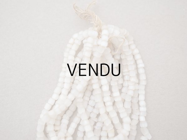 画像3: アンティーク ガラス製 サティネビーズ カット入り オフホワイト 1cm=5粒 (3)