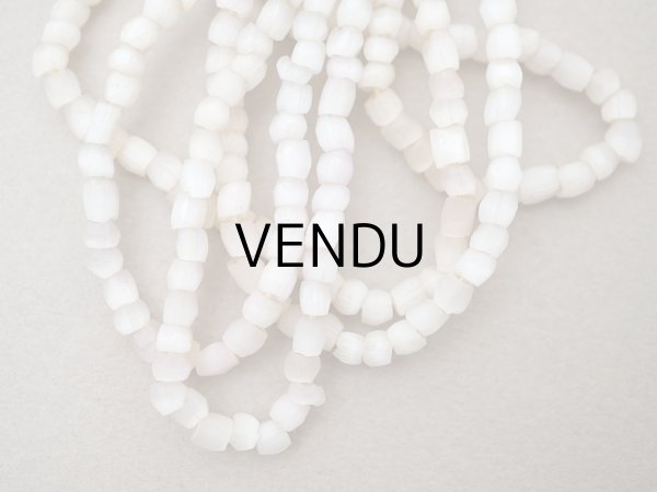 画像3: アンティーク ガラス製 サティネビーズ カット入り オフホワイト 1cm=3粒 (3)