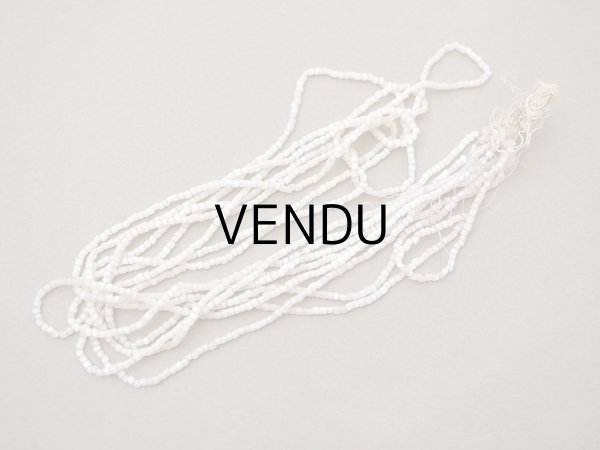 画像2: アンティーク ガラス製 サティネビーズ ホワイトピンク 9g 1cm=6.5粒 (2)