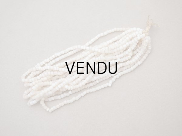 画像2: アンティーク ガラス製 サティネビーズ カット入り オフホワイト 1cm=5粒 (2)