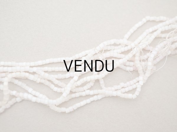 画像3: アンティーク ガラス製 サティネビーズ ホワイトピンク 9g 1cm=6.5粒 (3)