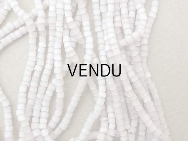 画像3: アンティーク ガラス製 サティネビーズ パウダーパープル 26g 1cm=6.5粒 (3)