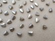 画像7: アンティーク 極小 ハート型 ガラスビーズ シルバー色 4.5×3.75mm 123ピース (7)