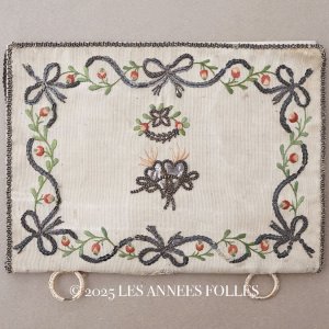 画像: 18世紀末 アンティーク シルク製 ポシェット イニシャル&ファイヤーハートの刺繍入り