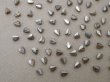 画像4: アンティーク 極小 ハート型 ガラスビーズ シルバー色 4.5×3.75mm 123ピース (4)