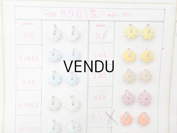 画像3: 19世紀末 アンティーク  サンプラー 花型 ガラスビーズ  - AS&JHJS  - (3)