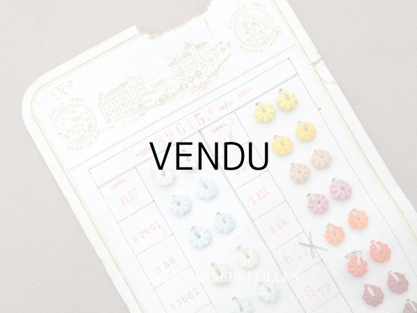 画像1: 19世紀末 アンティーク  サンプラー 花型 ガラスビーズ  - AS&JHJS  - (1)