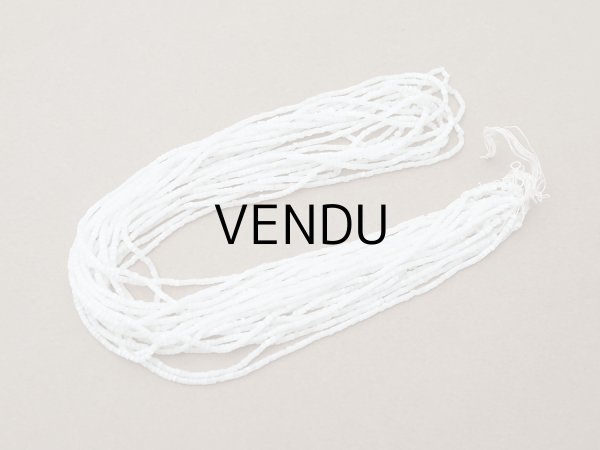 画像2: アンティーク ガラス製 サティネビーズ ホワイト 1cm=8粒 (2)