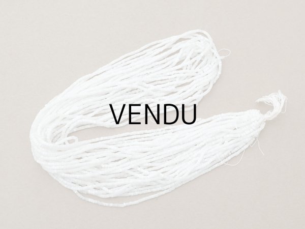 画像2: アンティーク ガラス製 サティネビーズ ホワイト 26g 1cm=8.5粒 (2)