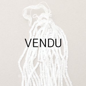 画像: アンティーク ガラス製 サティネビーズ ホワイト 1cm=8粒